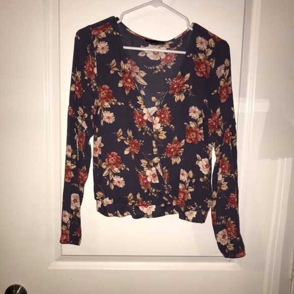 Floral top - Picture 1 of 3